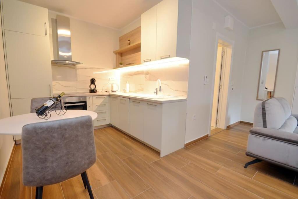 Urban Escape For Two In Kotor Apartment Exterior photo